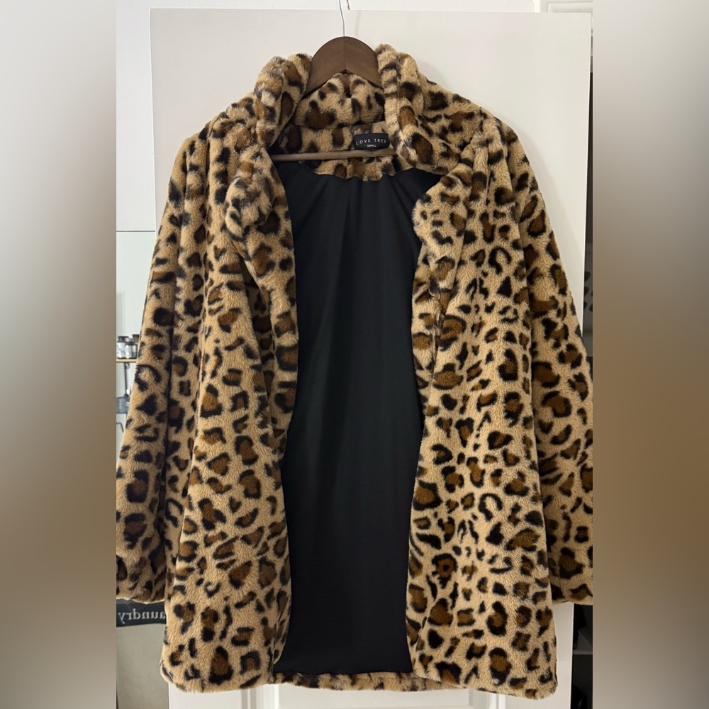 NWOT**** Love Tree Women's Leopard Print Faux Fur Coat